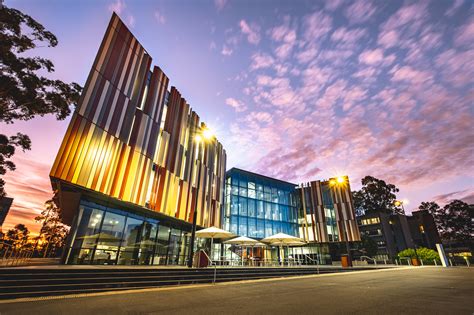 Macquarie University .